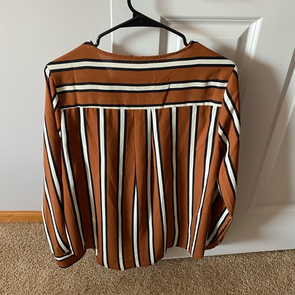 Cute top - Picture 2 of 2